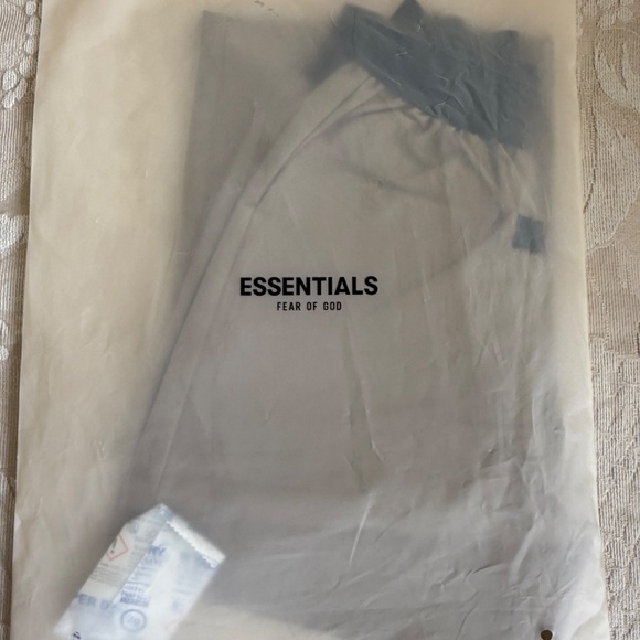 Kids Fear of God Essentials Relaxed Trouser Size S - Picture 10 of 10